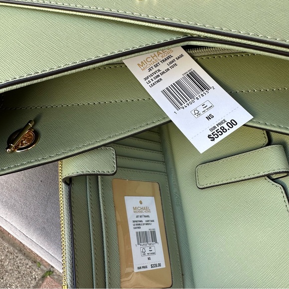 Michael Kors Tote bag and wallet - Picture 10 of 10